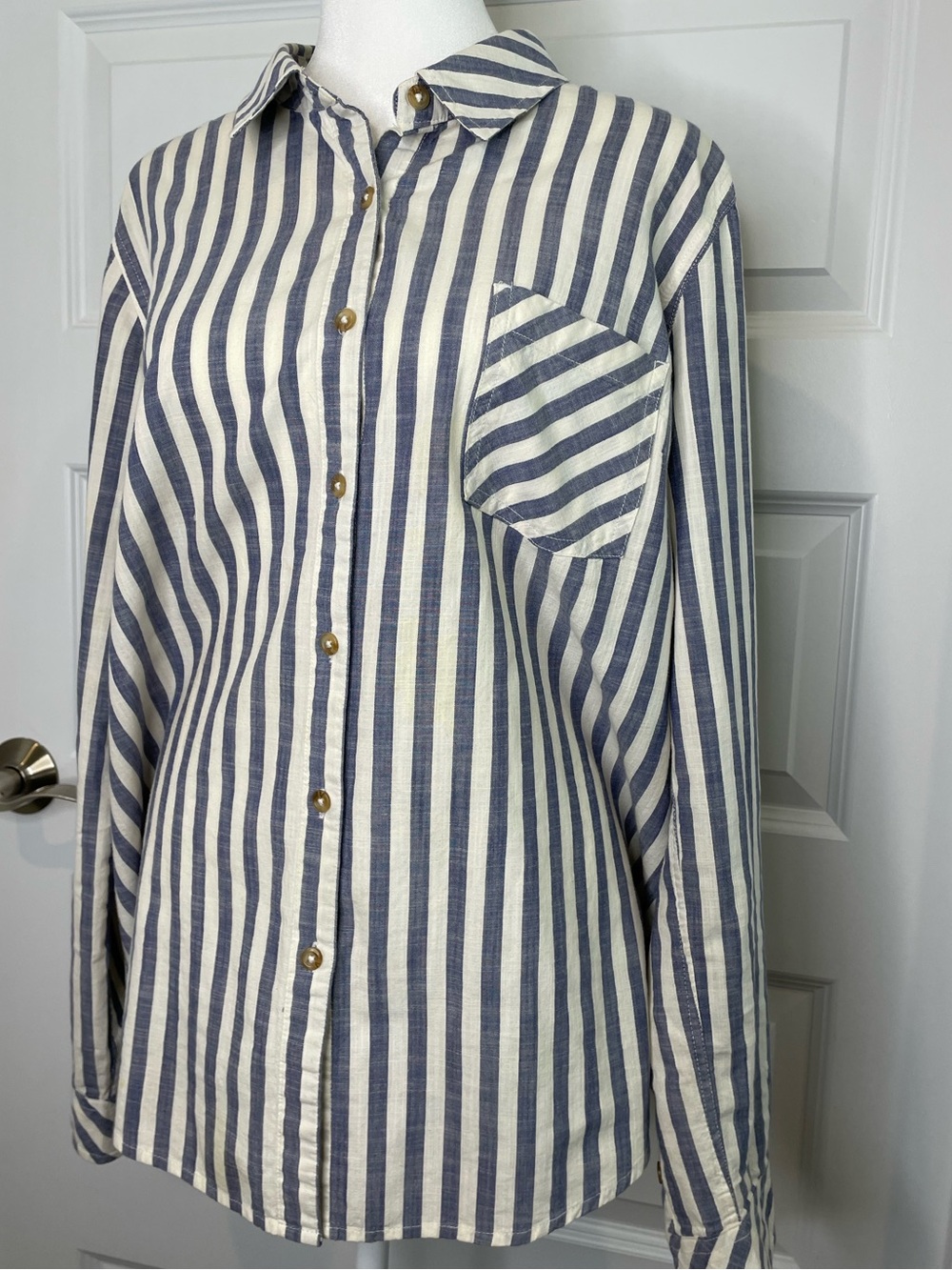 Natural Reflections Cotten Blue & White Striped Button-Up Shirt Size Large